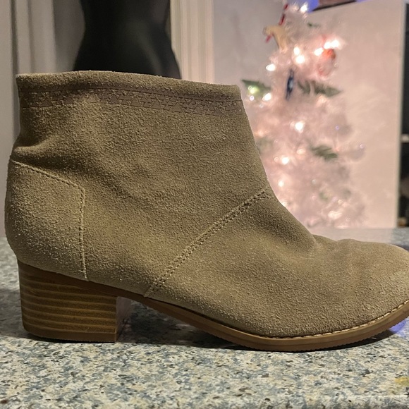 beige /  cream TOMS Zip Ankle Bootie- Like new, worn once indoors. - Picture 4 of 8